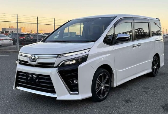 Toyota Voxy (3BA-ZRR80W)